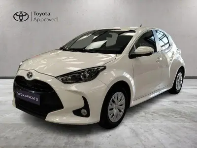Usata Toyota Yaris Hybrid Active 116 CV (85 kW) 2023 Bianco Berlina