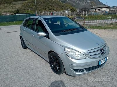 Usata Mercedes B200 140 CV (102 kW) 2008 Grigio Monovolume