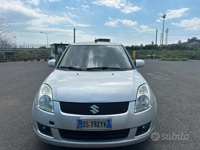 Begagnad Suzuki Swift 75 HK (55 kW) 2009 Grå Halvkombi