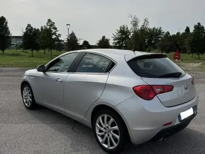 Usata Alfa Romeo Giulietta Distinctive 109 CV (80 kW) 2015 Grigio Utilitaria