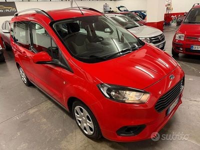 Rosso Usata 2019 Ford Tourneo Courier Monovolume | 9950 € (Buon prezzo)