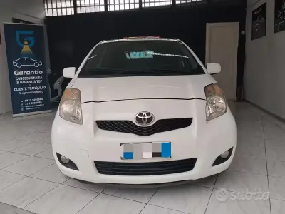 Usata Toyota Yaris 69 CV (50 kW) 2010 Bianco Utilitaria