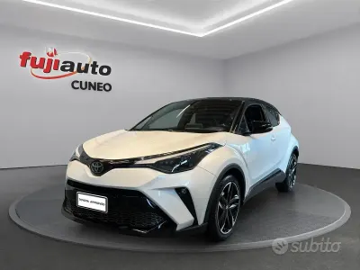 Usata Toyota C-HR Sport 184 CV (135 kW) 2022 Pearl white & black SUV