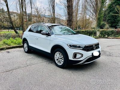 Usata VW T-Roc Life 110 CV (80 kW) 2022 Bianco SUV