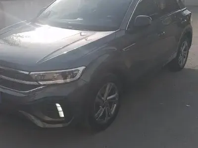 Usata VW T-Roc R-line 150 CV (110 kW) 2023 Grigio SUV
