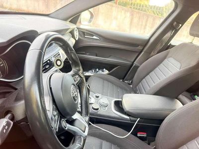 Usata Alfa Romeo Stelvio Business 160 CV (117 kW) 2022 Rosso SUV