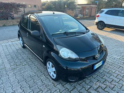 Usata Toyota Aygo 68 CV (50 kW) 2011 Nero Utilitaria