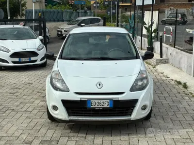 Usata Renault Clio II 75 CV (55 kW) 2010 Bianco Berlina