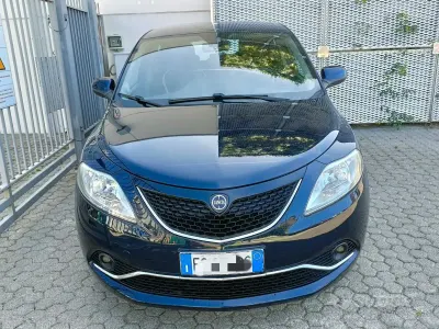 Usata Lancia Ypsilon Gold 69 CV (50 kW) 2016 Blu Utilitaria