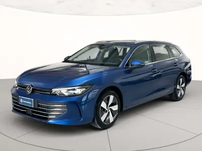 Usata VW Passat Business 150 CV (110 kW) 2024 Reef blue metallizzato Station wagon