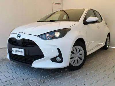 Usata Toyota Yaris Hybrid Business Edition 92 CV (67 kW) 2020 Bianco Berlina