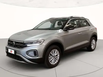 Usata VW T-Roc Life 110 CV (80 kW) 2023 Pyrit silver metallizzato nero SUV