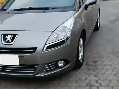 Usata Peugeot 5008 112 CV (82 kW) 2011 Giallo Monovolume