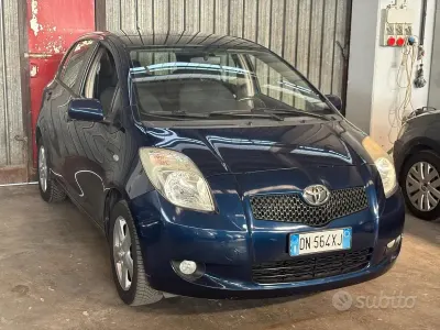 Usata Toyota Yaris Sol 69 CV (50 kW) 2009 Bluazzurro Utilitaria