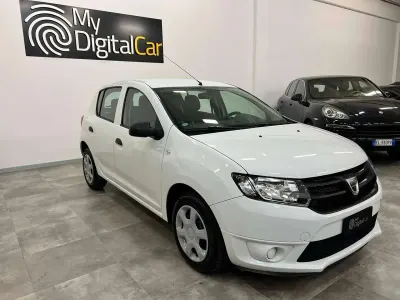 Usata Dacia Sandero Ambiance 75 CV (55 kW) 2015 Bianco Berlina
