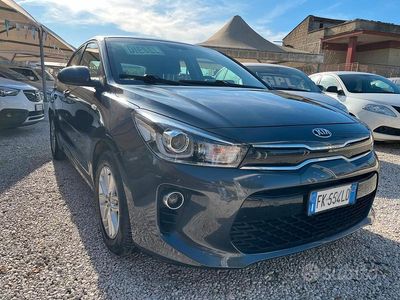 Grigio Usata 2017 Kia Rio Berlina | 8900 € (Buon prezzo)