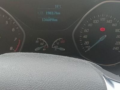 Begagnad Ford Focus 120 HK (88 kW) 2014 Vit Sedan