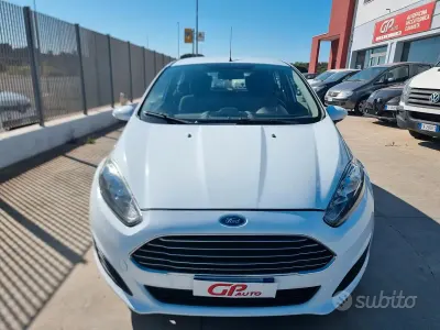 Usata Ford Fiesta Business Edition 75 CV (55 kW) 2016 Bianco Utilitaria