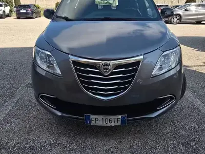 Usado Lancia Ypsilon 69 CV (50 kW) 2013 Utilitario