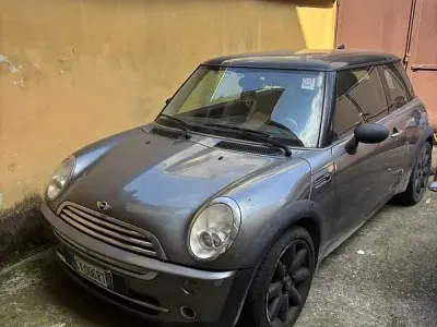Usata Mini Cooper 116 CV (85 kW) 2005 Grigio Utilitaria