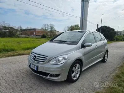Usata Mercedes B180 109 CV (80 kW) 2006 Grigio Monovolume