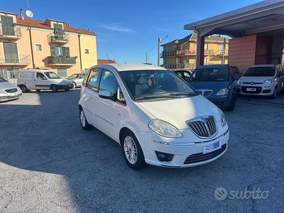 Usata Lancia Musa Platinum 95 CV (69 kW) 2011 Bianco Monovolume