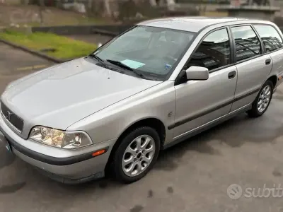 Usata Volvo V40 109 CV (80 kW) 2000 Grigio Station wagon