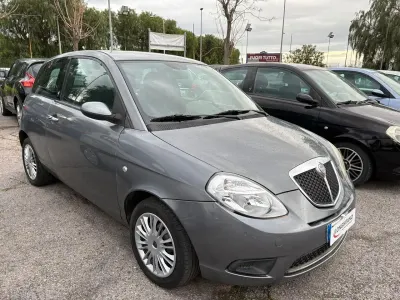 Gebraucht Lancia Ypsilon 75 PS (55 kW) 2009 Grau Kleinwagen