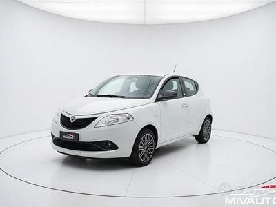 Usata Lancia Ypsilon 69 CV (50 kW) 2018 Grigio Utilitaria
