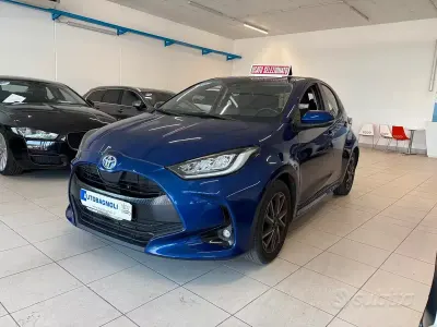 Usata Toyota Yaris Trend 72 CV (52 kW) 2021 Bluazzurro Utilitaria