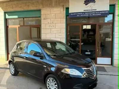 Begagnad Lancia Ypsilon S 95 HK (69 kW) 2014 Halvkombi