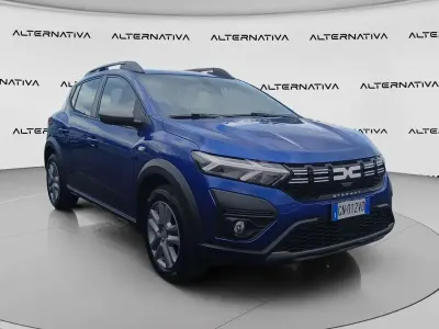 Usata Dacia Sandero Expression 101 CV (74 kW) 2023 Blu iron Berlina