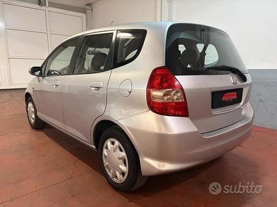 Grigio Usata 2005 Honda Jazz LS Utilitaria | 4500 € (Buon prezzo)