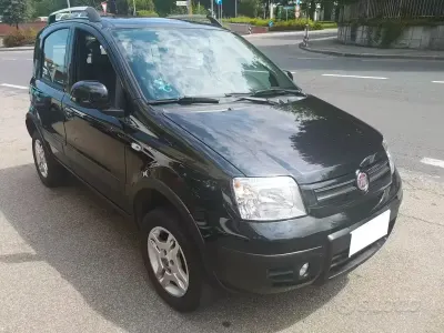 Usata Fiat Panda 4x4 Climbing 69 CV (50 kW) 2011 Nero Utilitaria