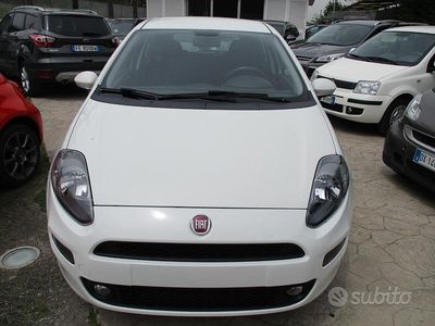 Usata Fiat Punto Lounge 77 CV (56 kW) 2017 Bianco Utilitaria