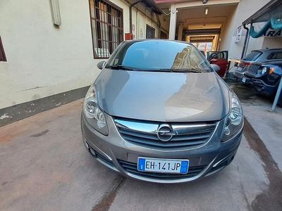 Usata Opel Corsa Cosmo 86 CV (63 kW) 2011 Grigio Utilitaria