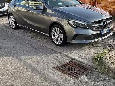 Usata Mercedes A180 109 CV (80 kW) 2016 Grigio Berlina