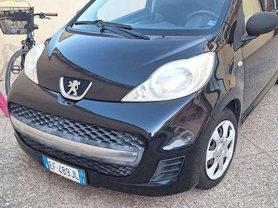 Usata Peugeot 107 Access 68 CV (50 kW) 2010 Nero Utilitaria