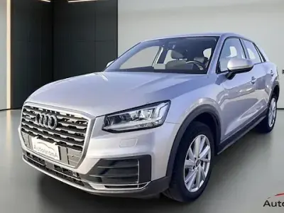 Usata Audi Q2 Business 150 CV (110 kW) 2019 Argento floret SUV