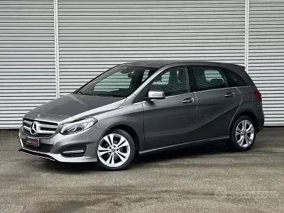 Usata Mercedes B180 Business 109 CV (80 kW) 2018 Grigio Monovolume