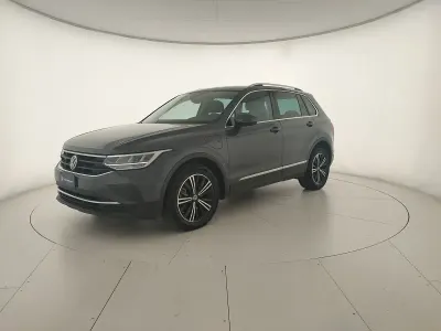 Gebraucht VW Tiguan Life 245 PS (180 kW) 2021 Grau SUV