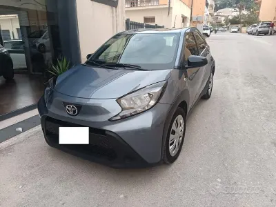 Usata Toyota Aygo X Active 72 CV (52 kW) 2024 Grigio SUV