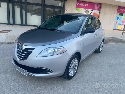 Usata Lancia Ypsilon Gold 69 CV (50 kW) 2014 Grigio Utilitaria