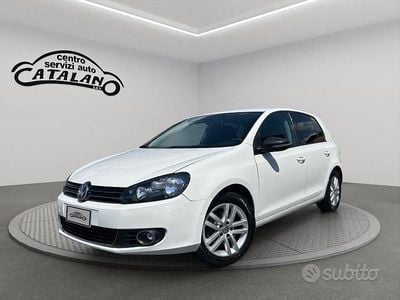 Begagnad VW Golf VI Highline 105 HK (77 kW) 2011 Vit Halvkombi