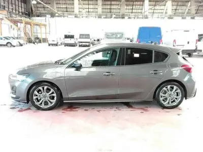 Usata Ford Focus ST-Line 116 CV (85 kW) 2025 Magnetic grey Berlina