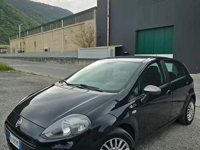 Usata Fiat Punto Young 77 CV (56 kW) 2015 Blu Utilitaria