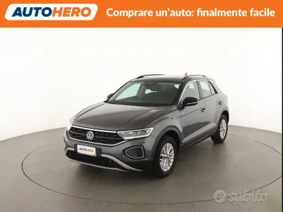 Usata VW T-Roc Life 150 CV (110 kW) 2023 Grigio SUV