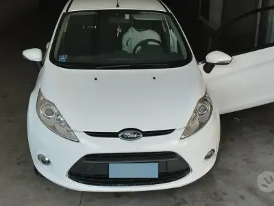 Usata Ford Fiesta 70 CV (51 kW) 2011 Bianco Berlina