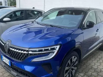 Usata Renault Austral Techno 158 CV (116 kW) 2025 Blu iron tetto nero SUV
