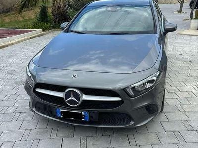 Usata Mercedes A180 Business 116 CV (85 kW) 2019 Grigio Berlina